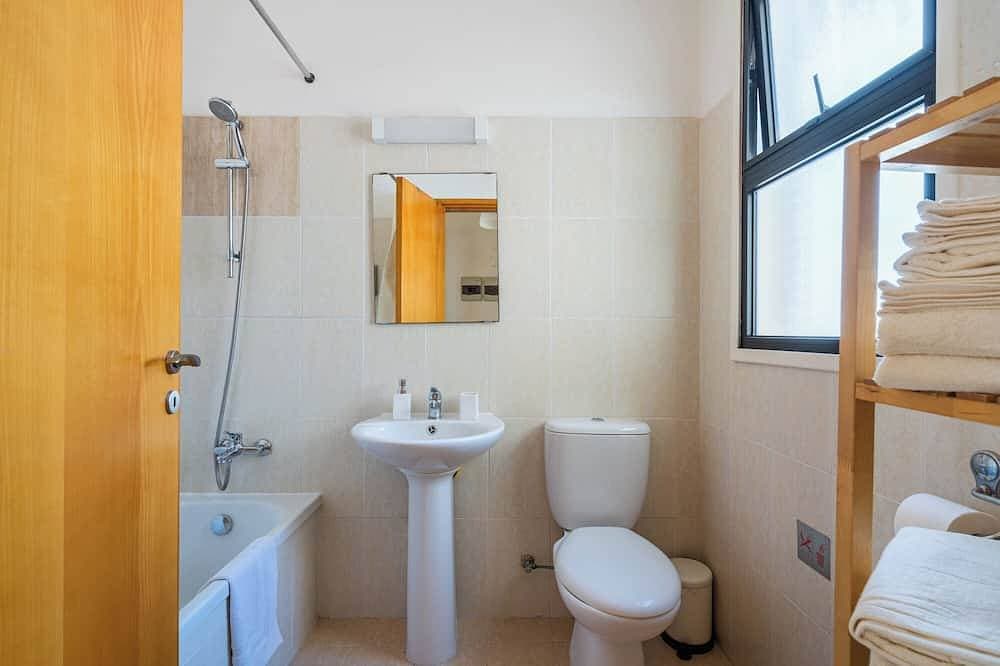 Foto 7 von 15: Geräumige, neu eingerichtete Wohnung mit zwei Schlafzimmern, 200 Meter vom Strand entfernt.<br>
