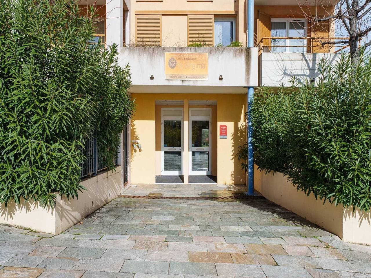 Foto 8 von 15: Unterkunft mit Bergblick in Grasse