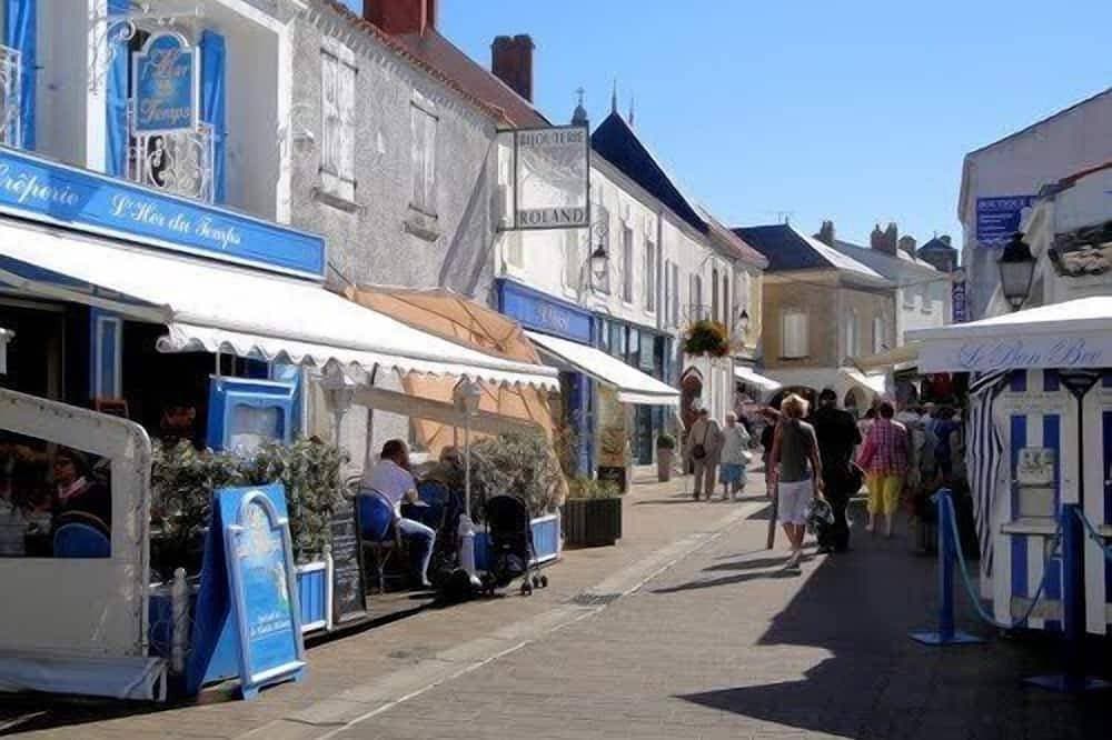 Foto 11 von 23: Typisches Haus in Noirmoutier mit umzäuntem Garten und Parkplatz, Strand 50 M
