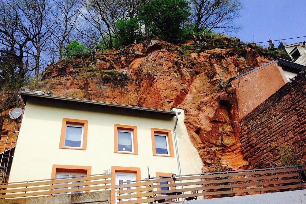 Felsenhaus mit Blick über Trier - Wohnen im Felsen 1