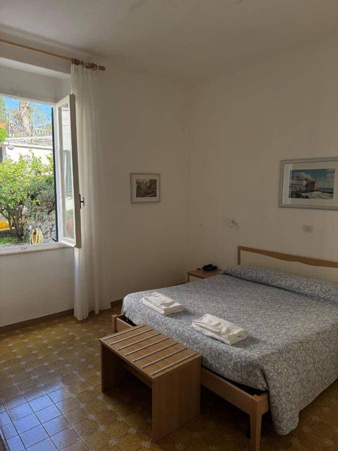 Foto 3 von 5: Double Room with Garden View