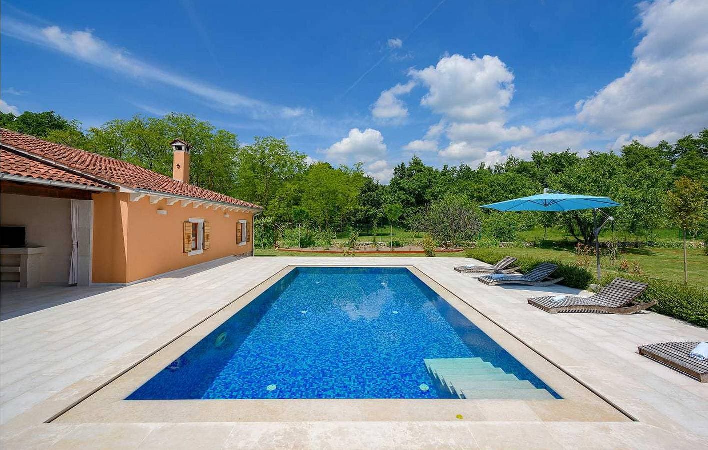 Foto 8 von 41: Charmante 2-Zimmer-Wohnung mit Pool und WLAN in der Nähe von Sveti Petar u Šumi