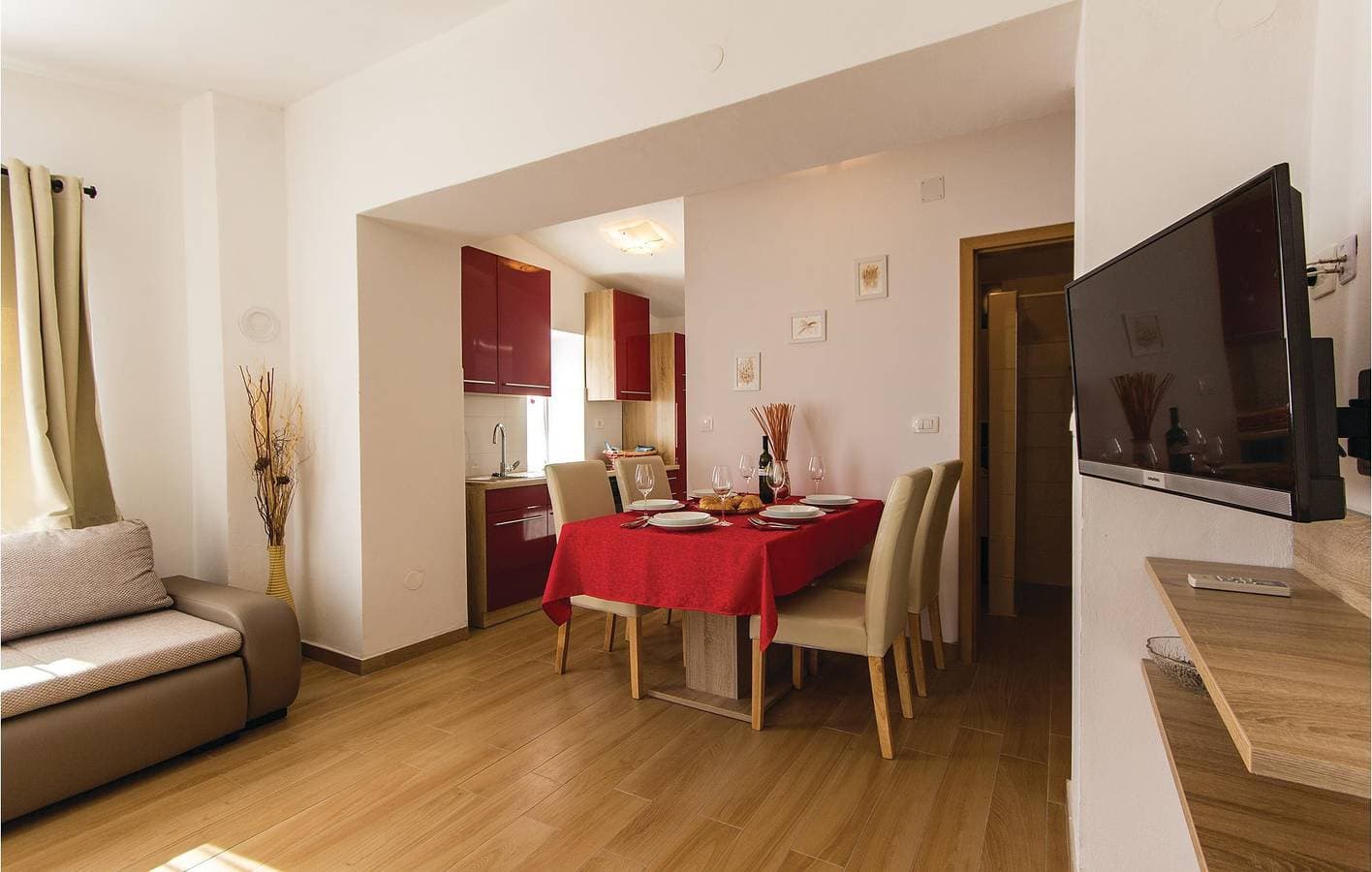 Foto 2 von 22: Charmantes Apartment mit Pool, WLAN und Terrasse – 2,5 km vom Stadtzentrum entfernt