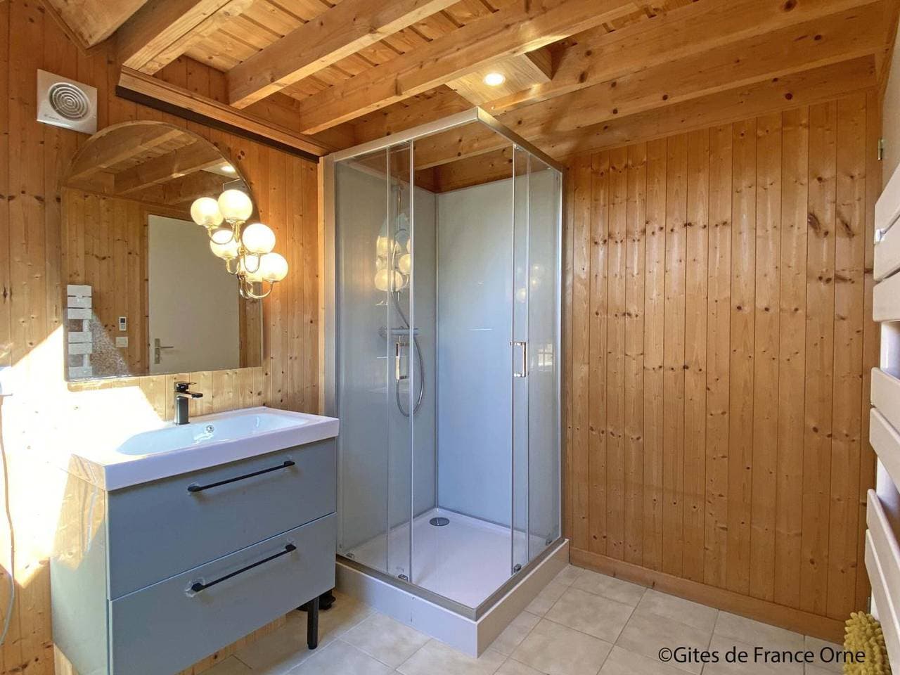 Foto 10 von 17: Gemütliches Holzchalet im Wald, ideal für Paare