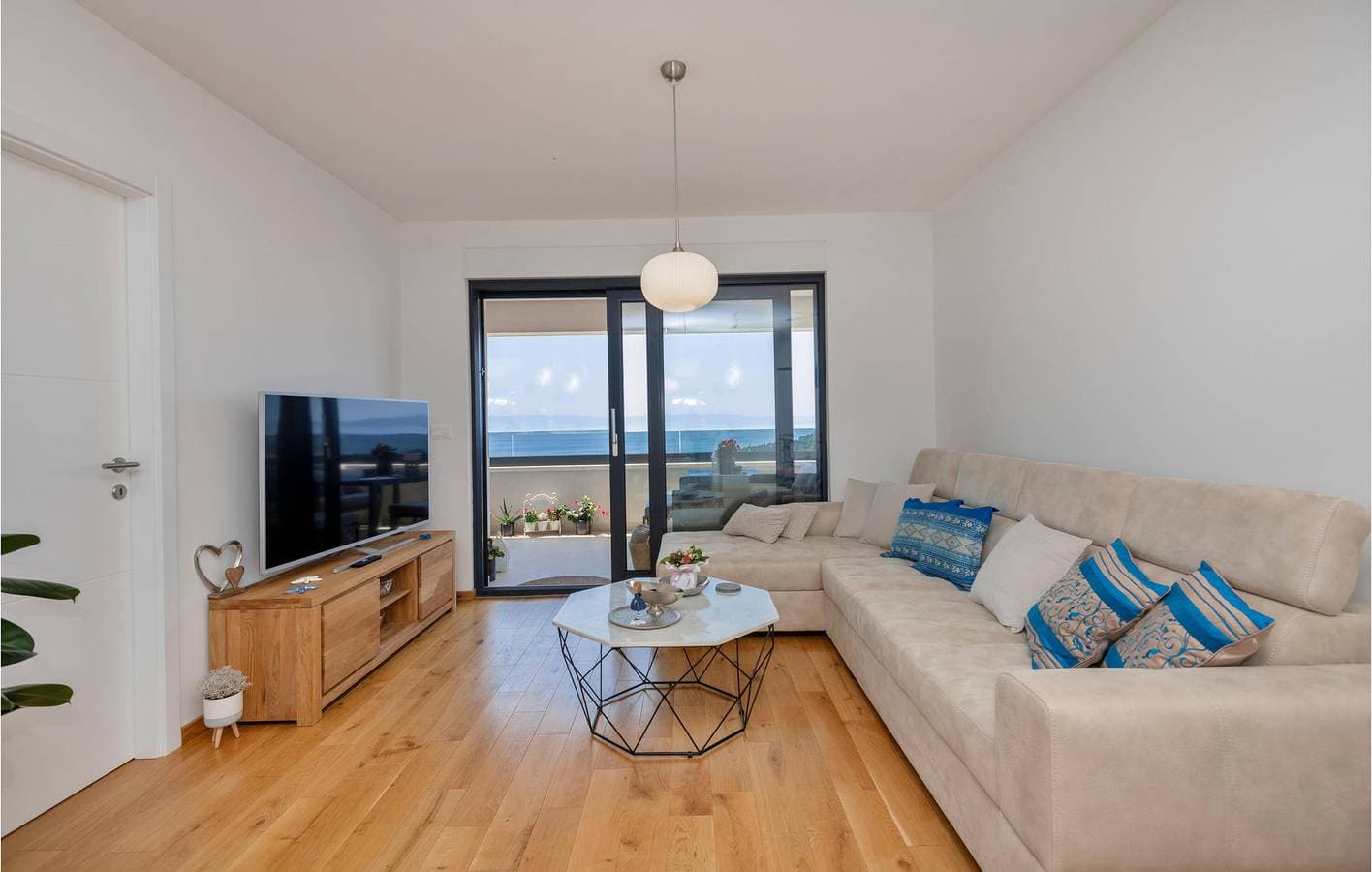 Foto 4 von 26: Charmantes Apartment mit Terrasse, 400 m zur Küste und 700 m zum Zentrum von Makarska
