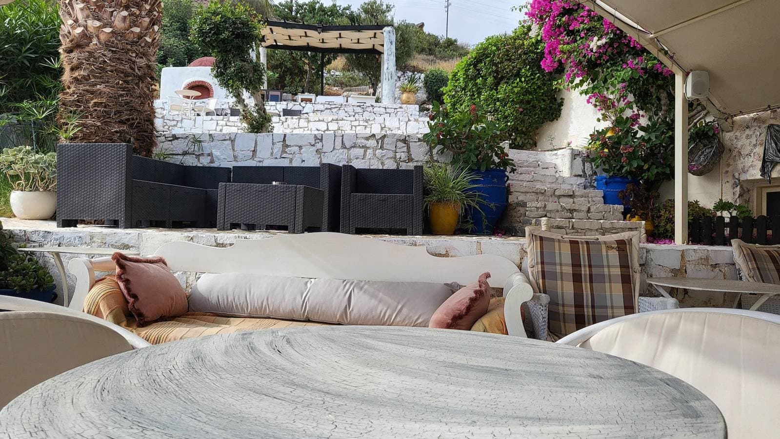 Foto 4 von 10: Treten Sie ein in eine Welt der Natur One Room Private Suite Gemeinschaftspool
