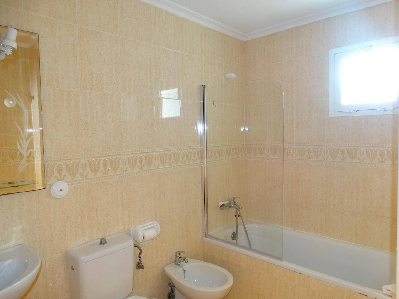Foto 8 von 27: Three-Bedroom Apartment