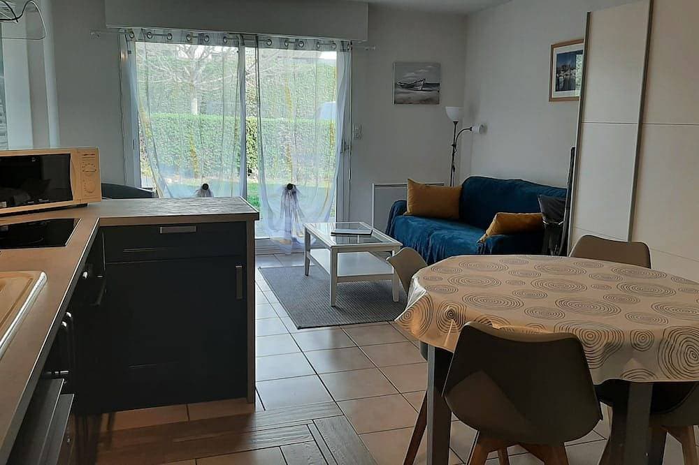 Foto 5 von 13: Large 2-room apartment with small garden, private parking, shops on foot, 1 km from the gulf