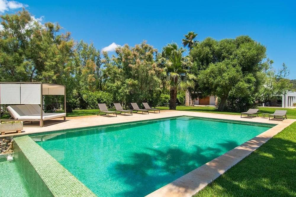 Foto 12 von 30: Wunderschönes Haus in Port Verd mit privatem Swimmingpool, der sowohl drinnen.