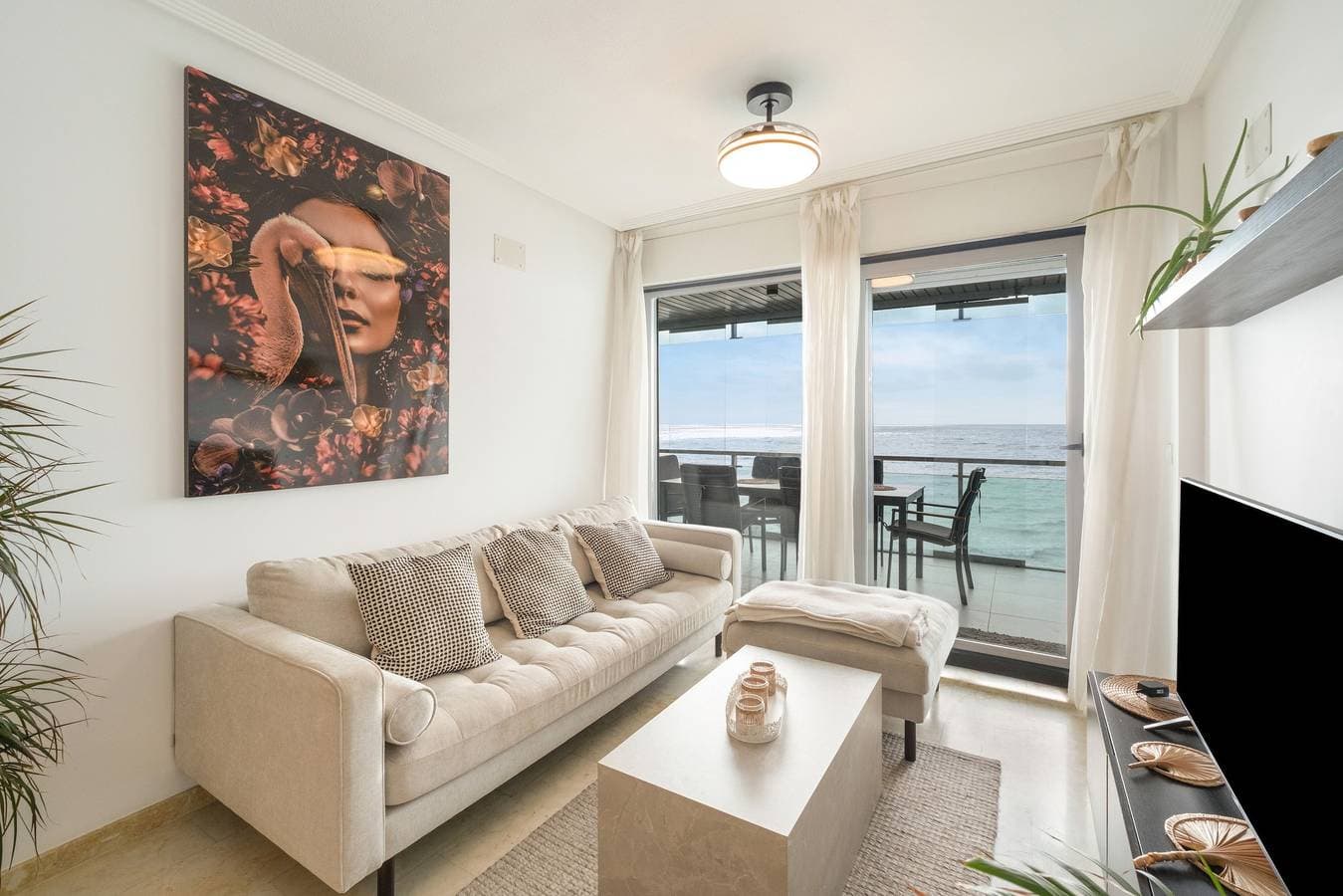 Foto 2 von 35: Sea Side Purísima – Modernes Apartment direkt am Meer mit Panoramablick