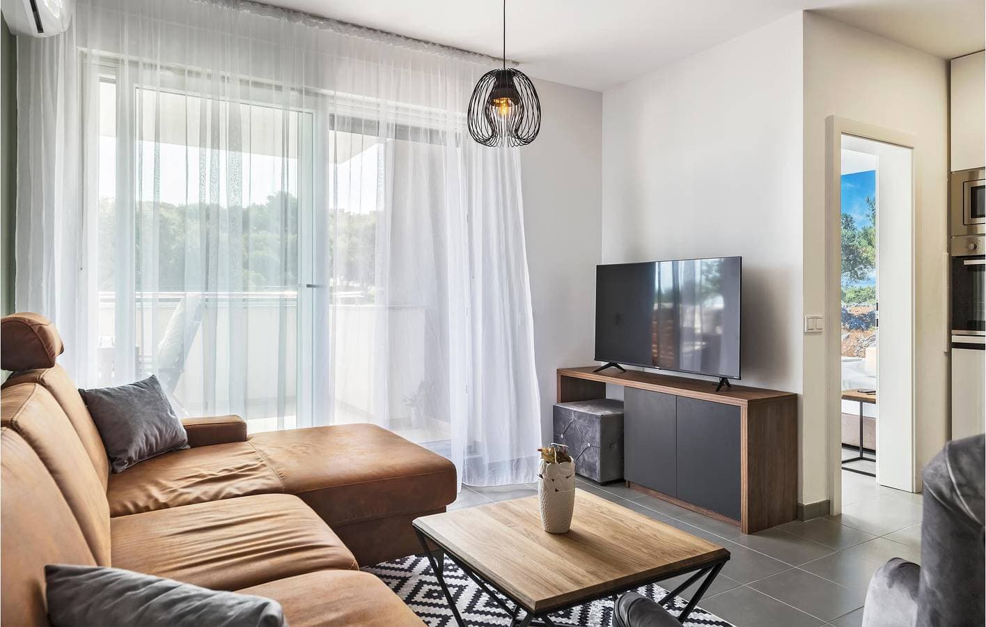 Foto 7 von 29: Gemütliche 1-Zimmer-Wohnung mit Terrasse, 1000 m vom Strand Bijela entfernt