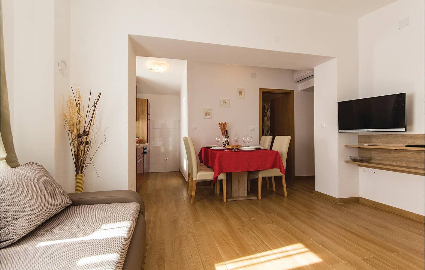 Foto 7 von 22: Charmantes Apartment mit Pool, WLAN und Terrasse – 2,5 km vom Stadtzentrum entfernt