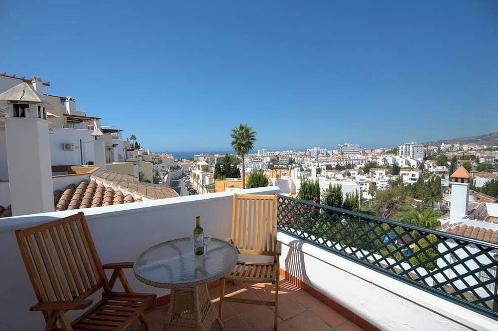 Foto 10 von 12: Penthouse 3 bedroom apartment, with shared pool, walking distance from the Sea.