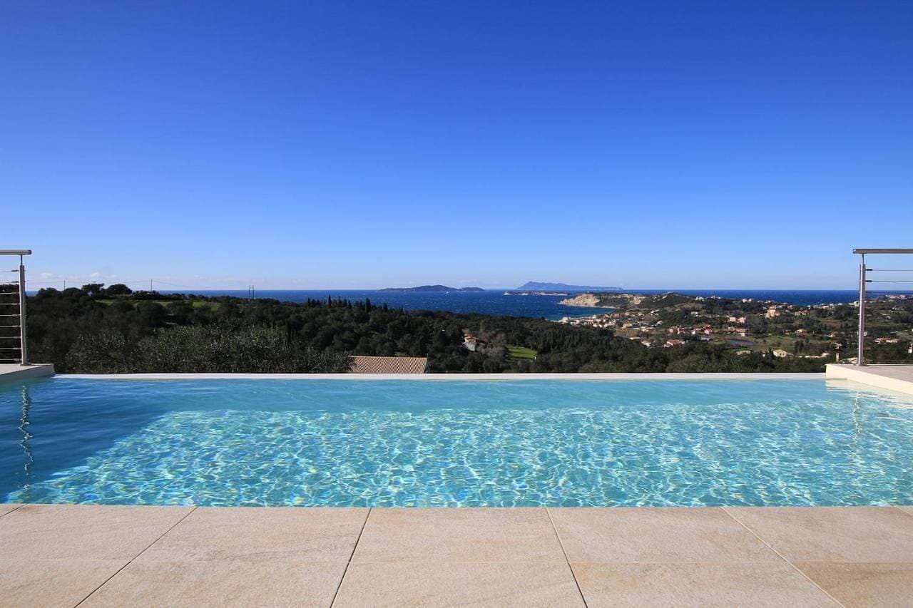 Foto 4 von 49: Villa with Private Pool