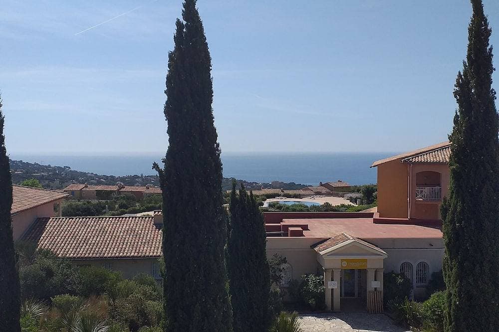 Foto 7 von 21: Apartment Le Hameau des Issambres, sea view of the Gulf of St Tropez