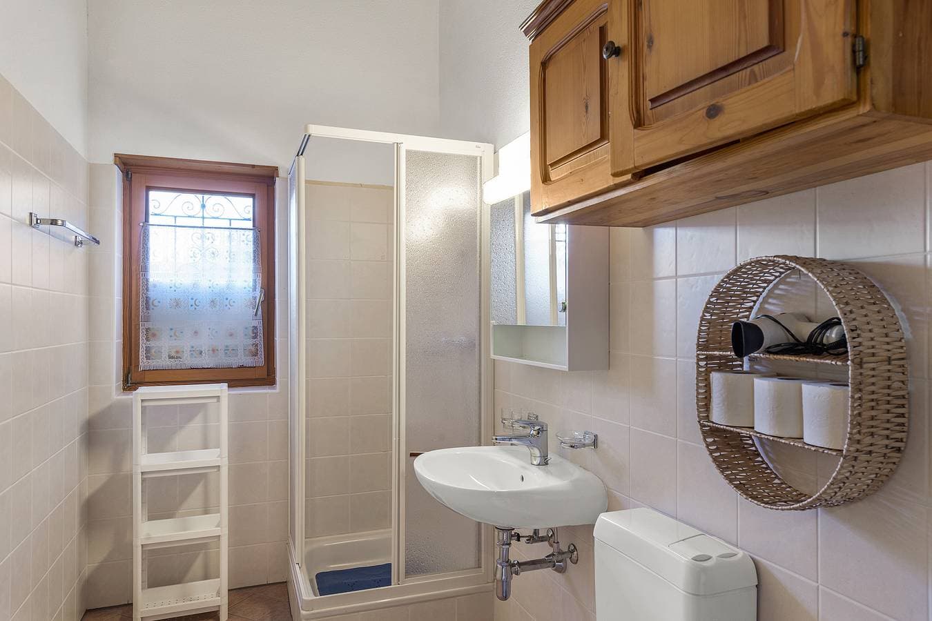 Foto 7 von 31: Casa Lara: Cosy Alpine Home Near Lugano + Garden (Sleeps 5)