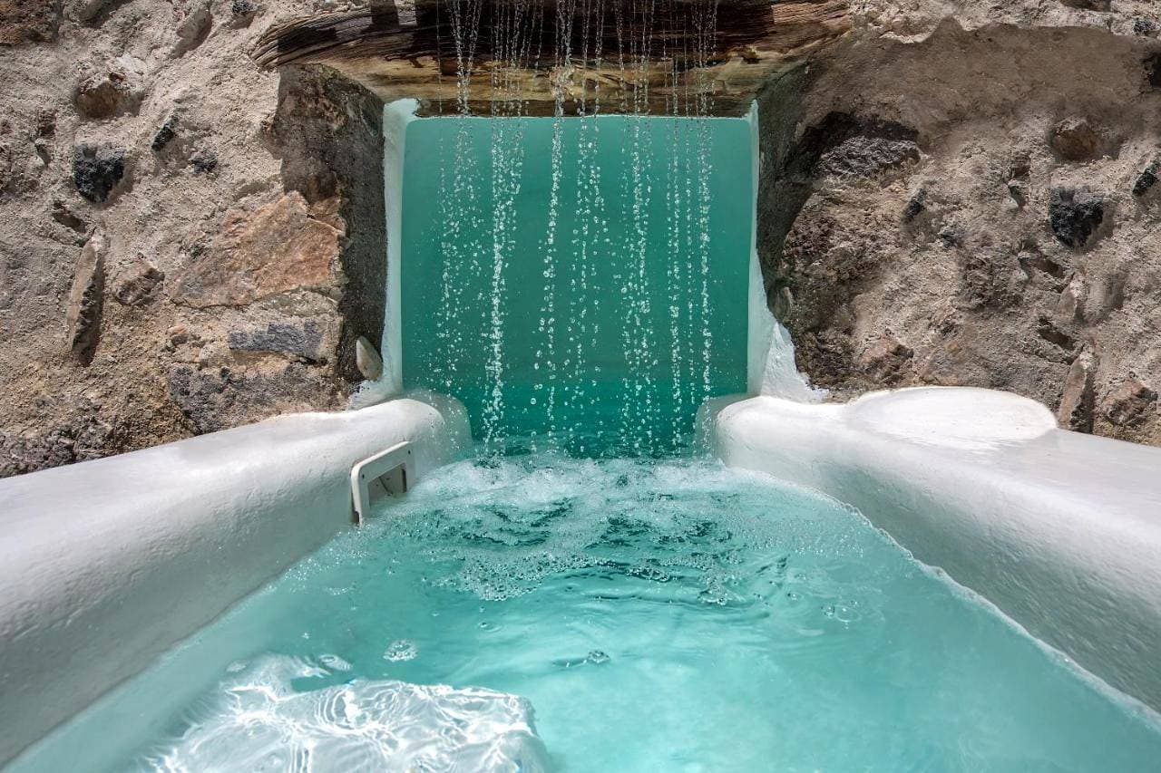 Dandy Cave Villa - Romantic Private & Luxurious - Waterfall Pool - Hot Tub -Up to 8 People 1