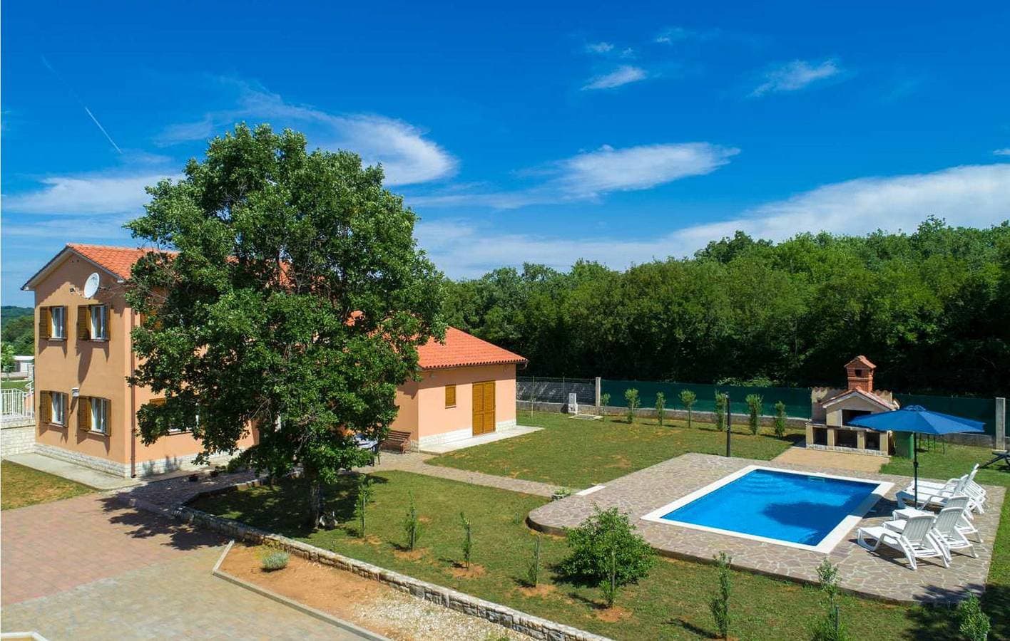 Foto 13 von 30: Geräumige 2-Zimmer-Wohnung mit Pool, in der Nähe des Stadtzentrums und von Restaurants