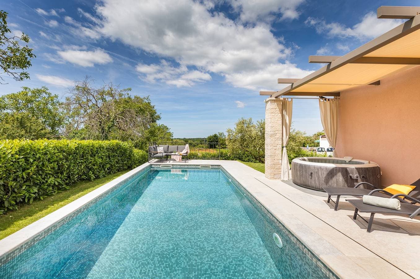 Foto 3 von 48: Villa Draga – Charmante Villa mit 2 Schlafzimmern, privatem Pool und Whirlpool
