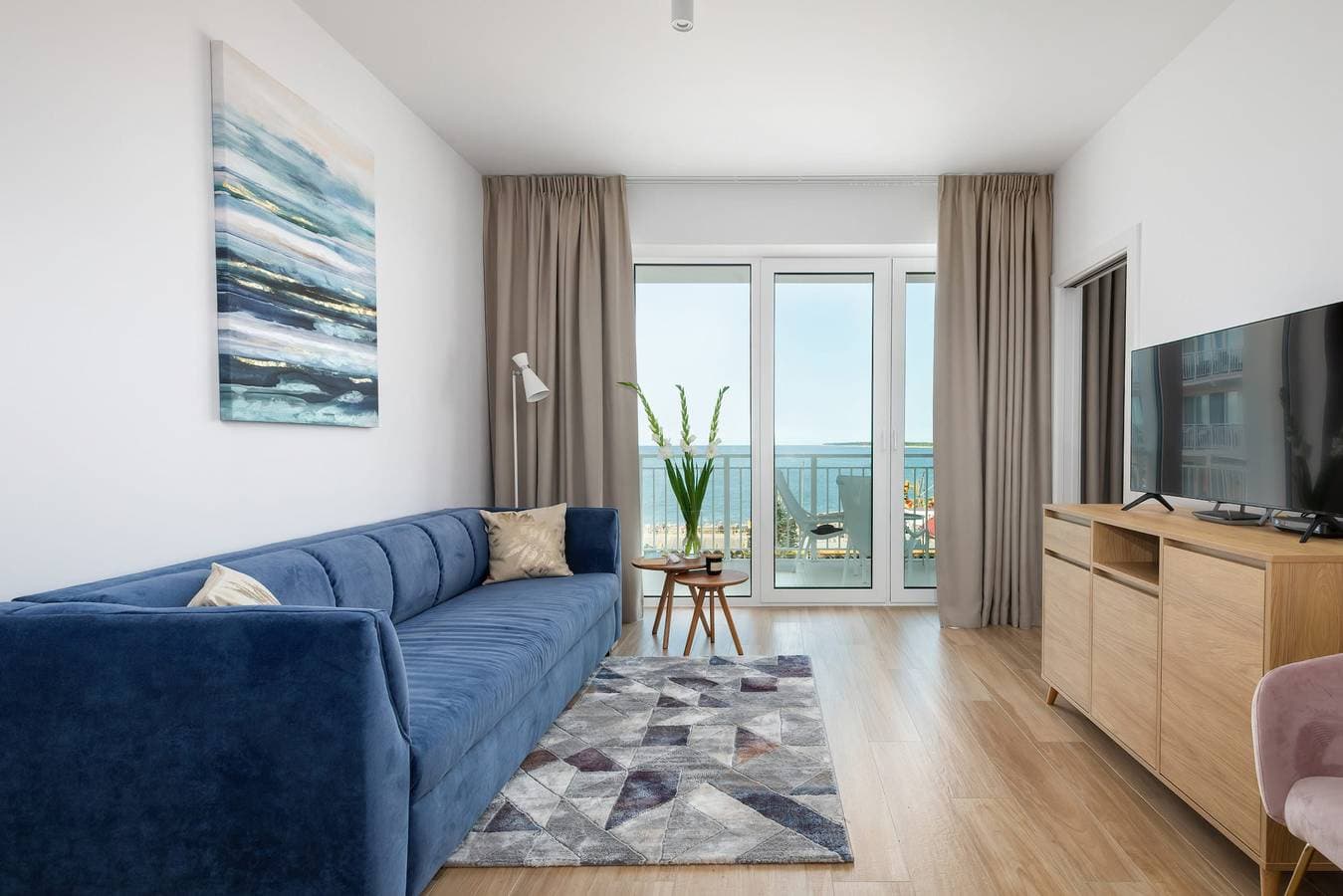Foto 7 von 23: Stylish Apartment with Sea View | Balcony and Parking