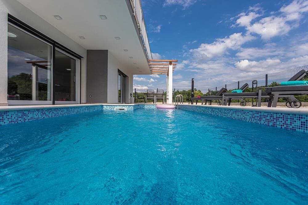Foto 13 von 30: Villa Jelena | 4-Sterne-Villa mit beheiztem Pool, Privatsphäre & Grillhaus
