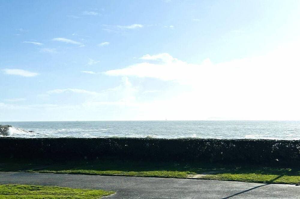 Foto 12 von 15: Cozy apartment for 4 people with Wi-Fi, beautiful sea view, Lomener beach 30 m away