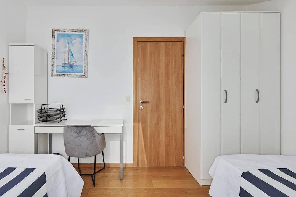Foto 6 von 30: ❤️Bayview Tivat 2-bedroom Apartment| Seaview| Parking| Fast WIFI| 72m² Equipped