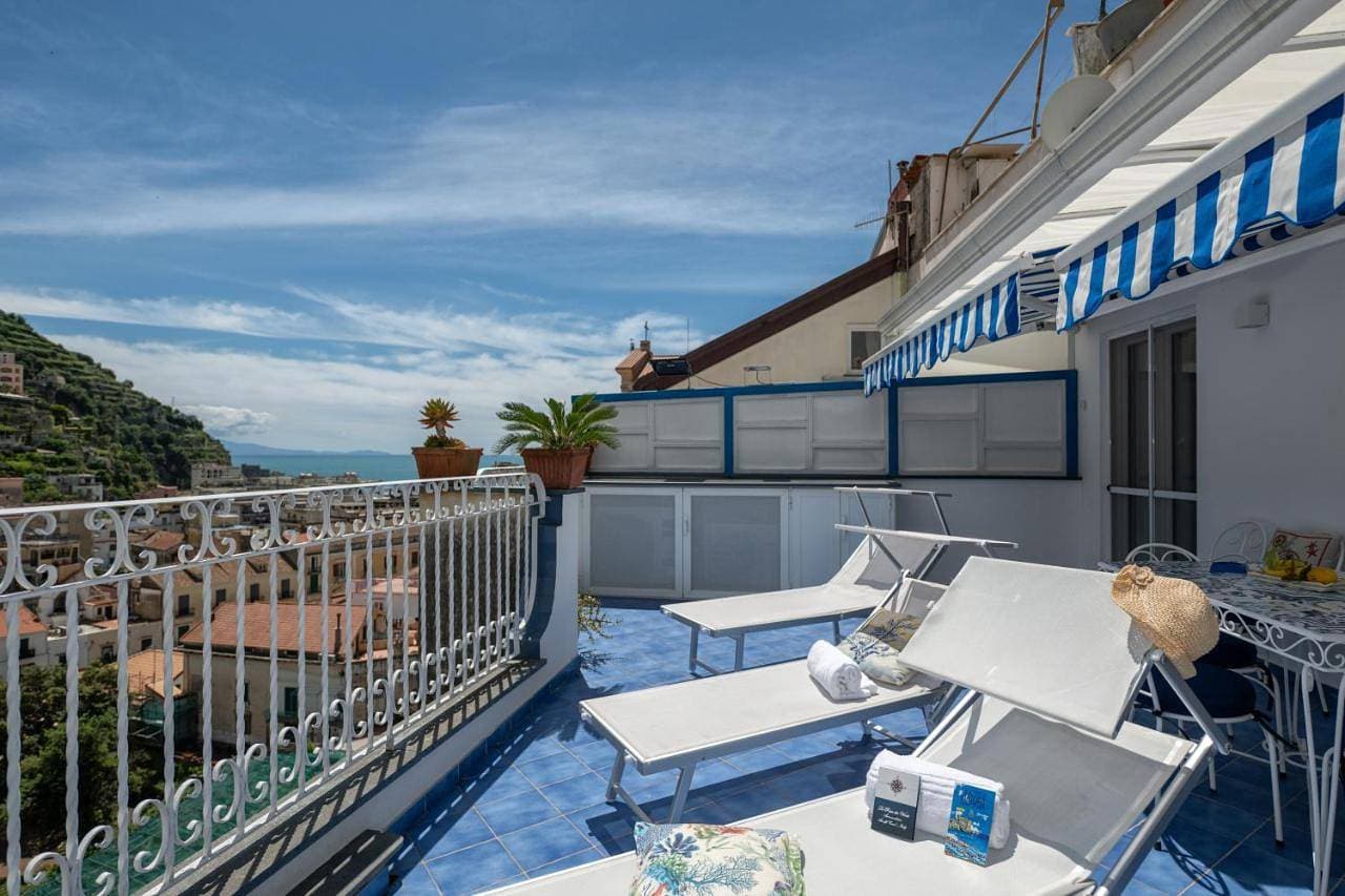Grecale - stunning sea-view apartment with patio, up to 5 guests 1