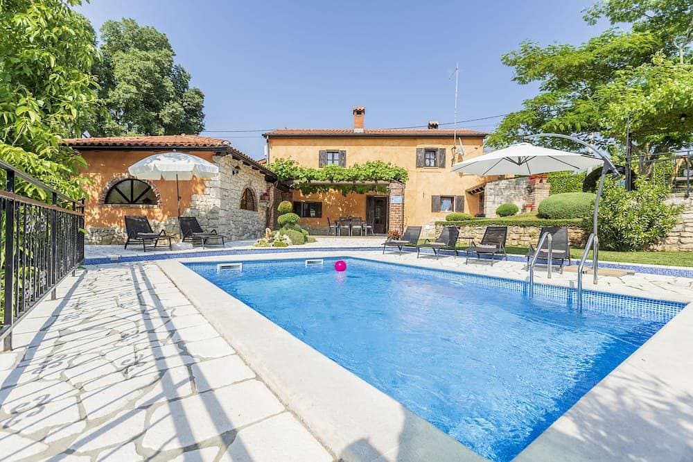 Wunderschöne Villa mit Schwimmbad, Grill, kostenloses WLAN, Waschmaschine 1