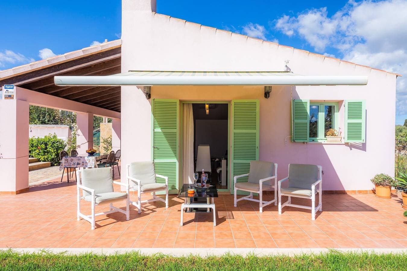 Foto 10 von 35: Klimatisiertes Ferienhaus am Meer mit Pool, Garten, Terrasse und WLAN