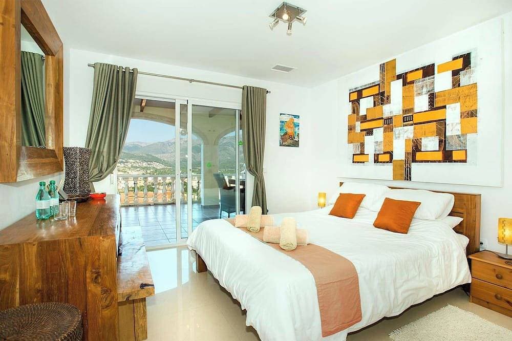 Large contemporary villa with outstanding mountain views 1