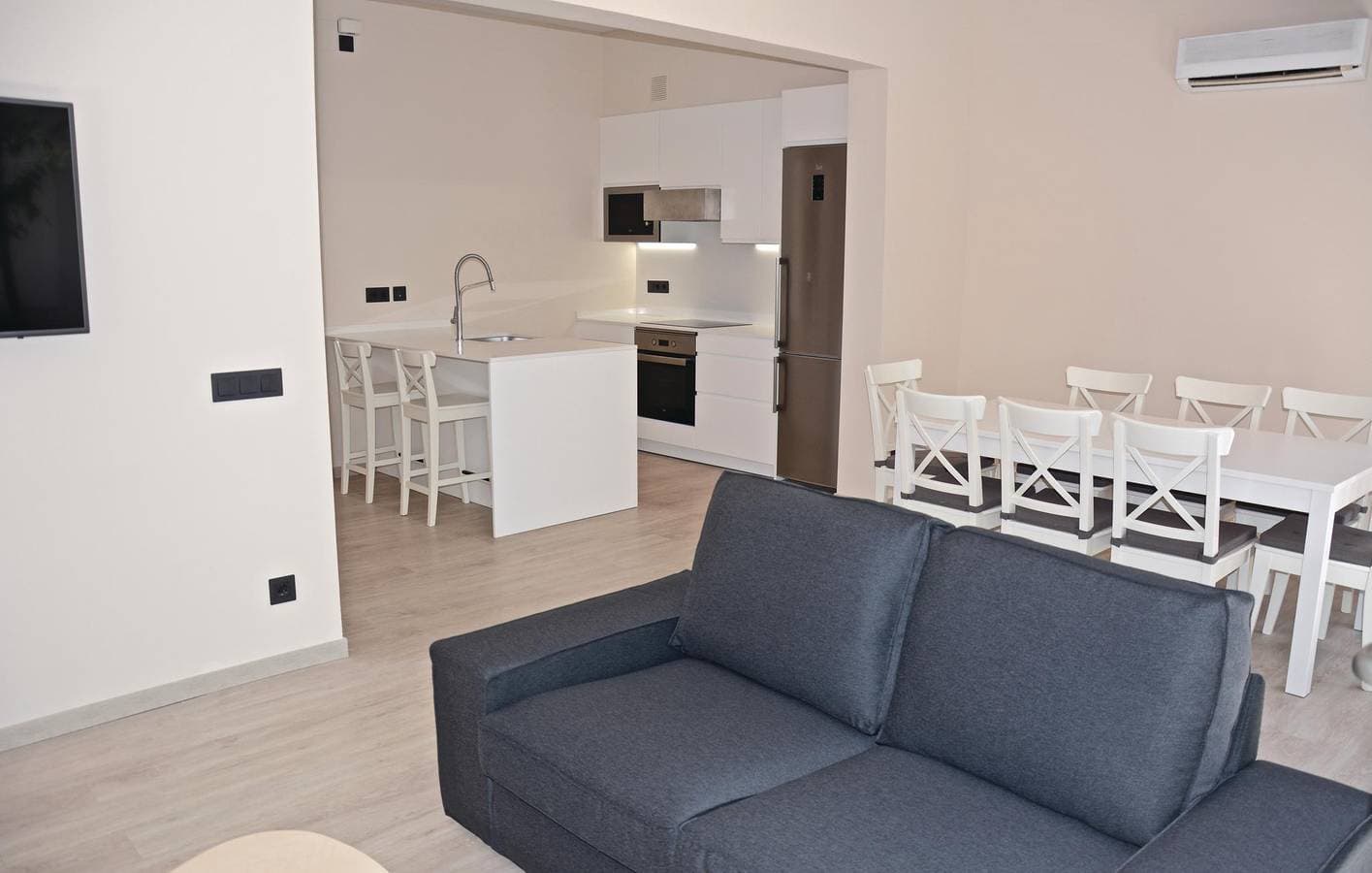 Foto 11 von 28: Geräumiges Apartment mit AC, Küche und Terrasse in Strandnähe