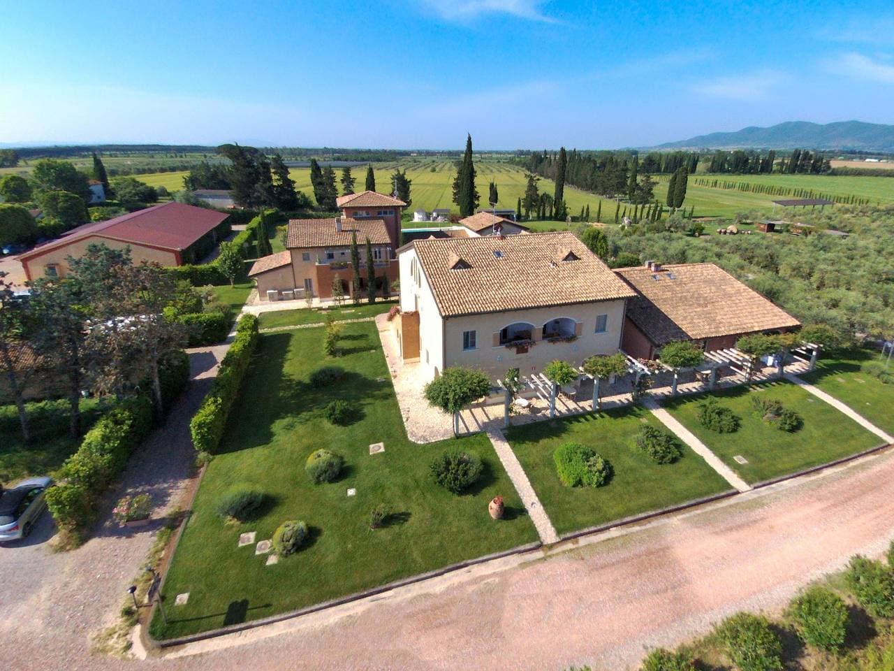 Foto 5 von 77: Ferienhaus in Braccagni mit Jacuzzi & Golf