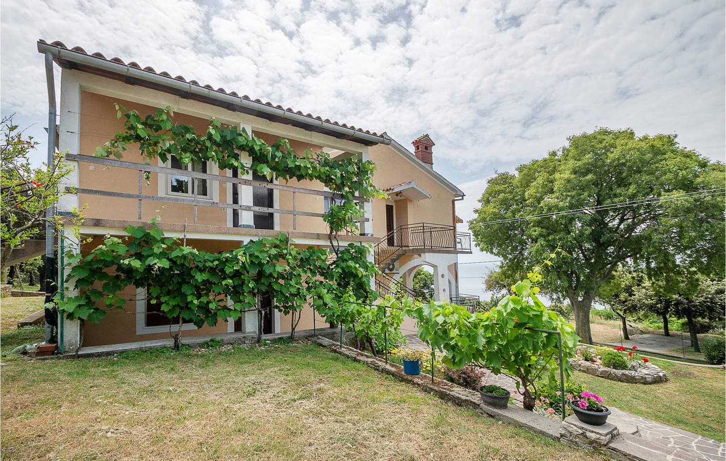 Gemütliches Apartment mit 1 Schlafzimmer, Meerblick, WLAN und Terrasse, 1,5 km vom Strand entfernt 1