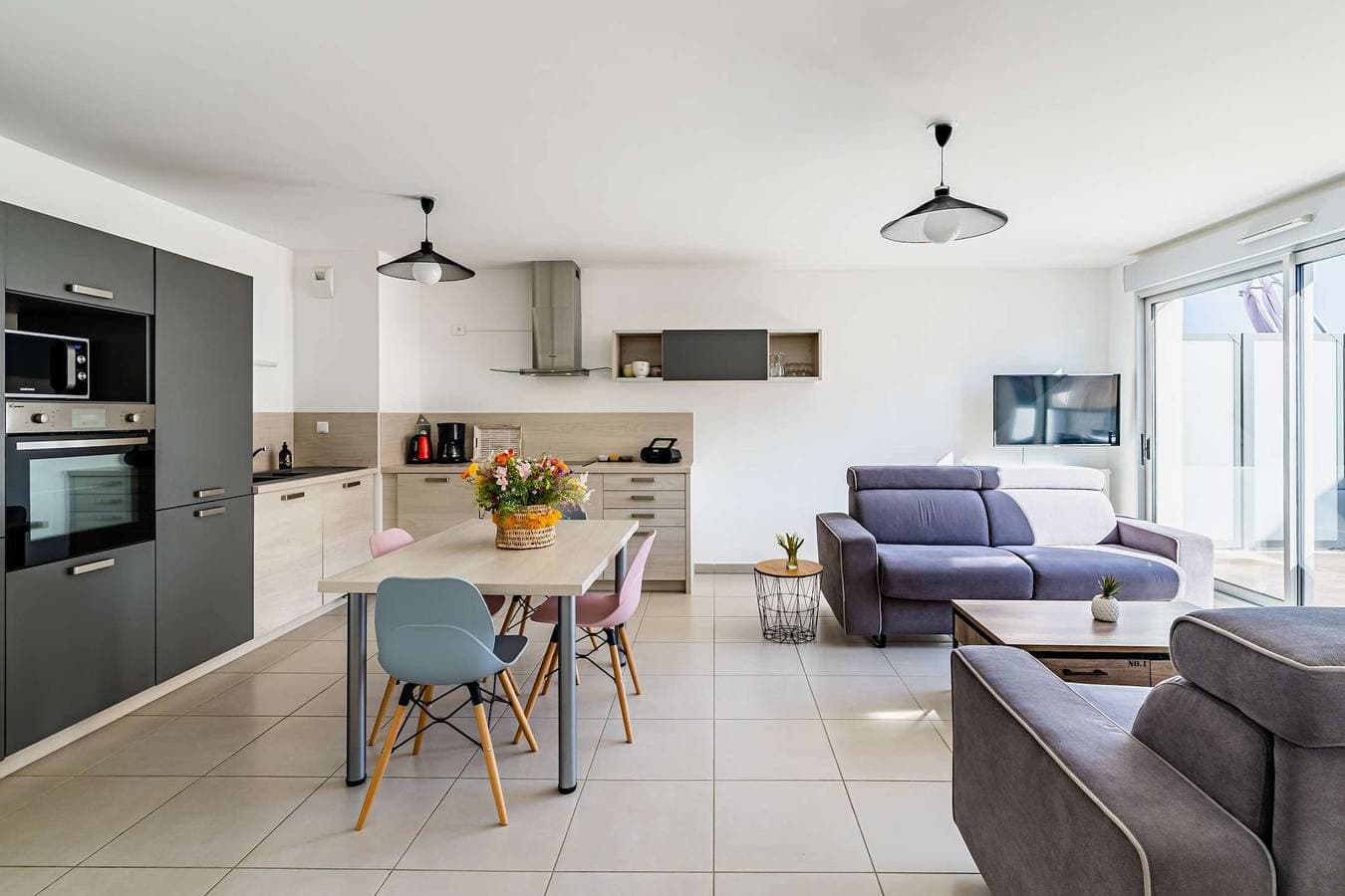 Foto 5 von 16: Modern, Swimmingpool, privater Parkplatz, Klimaanlage, 2 Schlafzimmer