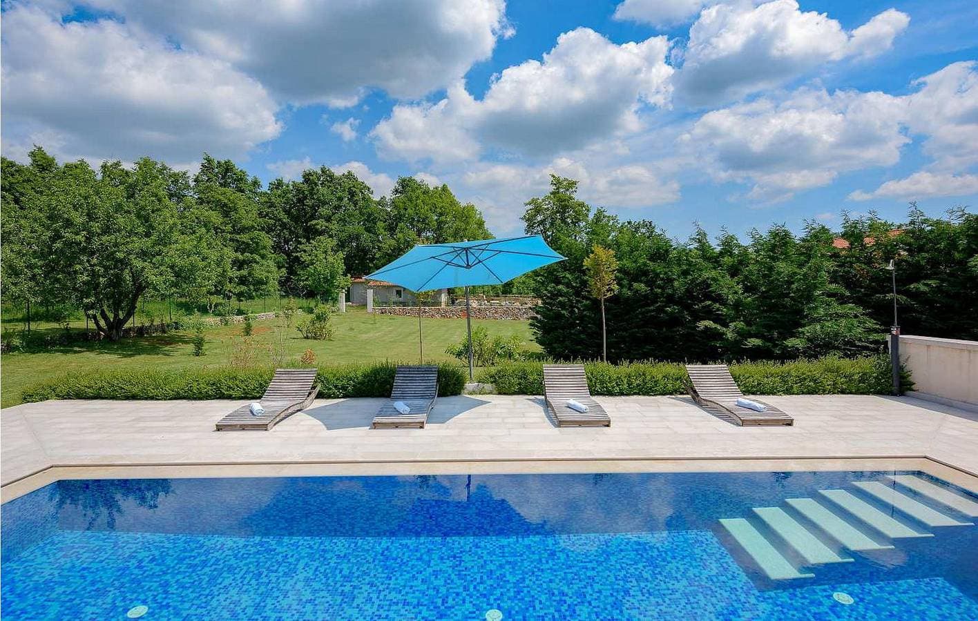 Foto 10 von 41: Charmante 2-Zimmer-Wohnung mit Pool und WLAN in der Nähe von Sveti Petar u Šumi