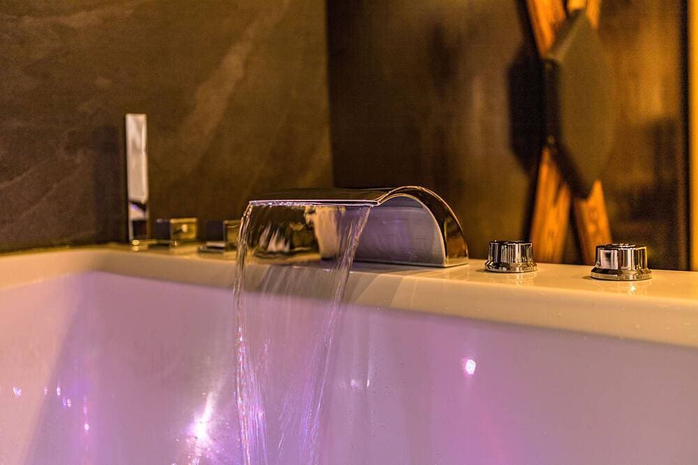Foto 6 von 11: The bdsm loveroom in Grasse \"The room of desires\"