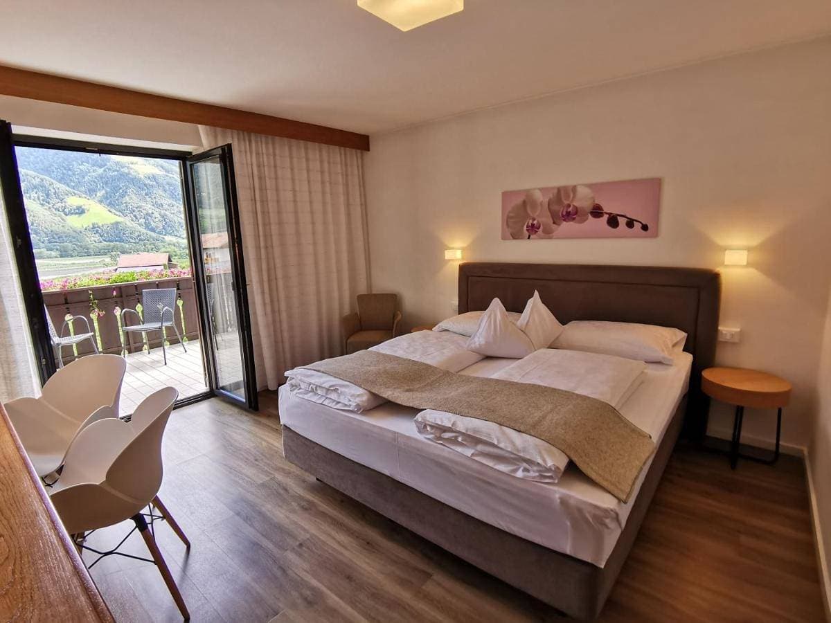 Foto 3 von 25: Double Room with Balcony and Mountain View