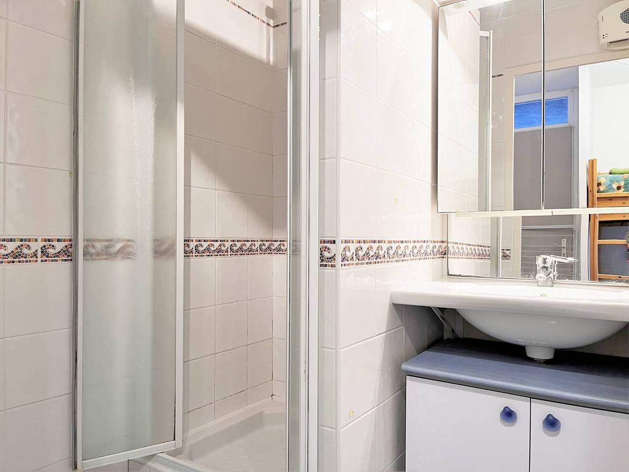 Foto 9 von 15: Gemütliche 2-Zimmer-Wohnung, 100m vom Strand, Terrasse, Parkplatz, 6 Schlafplätze - Le Lavandou