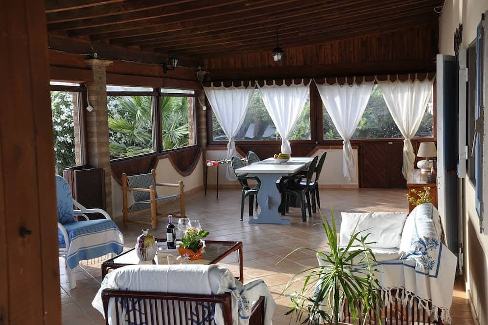Foto 4 von 30: Panorama-Villa mit Pool und Meerblick