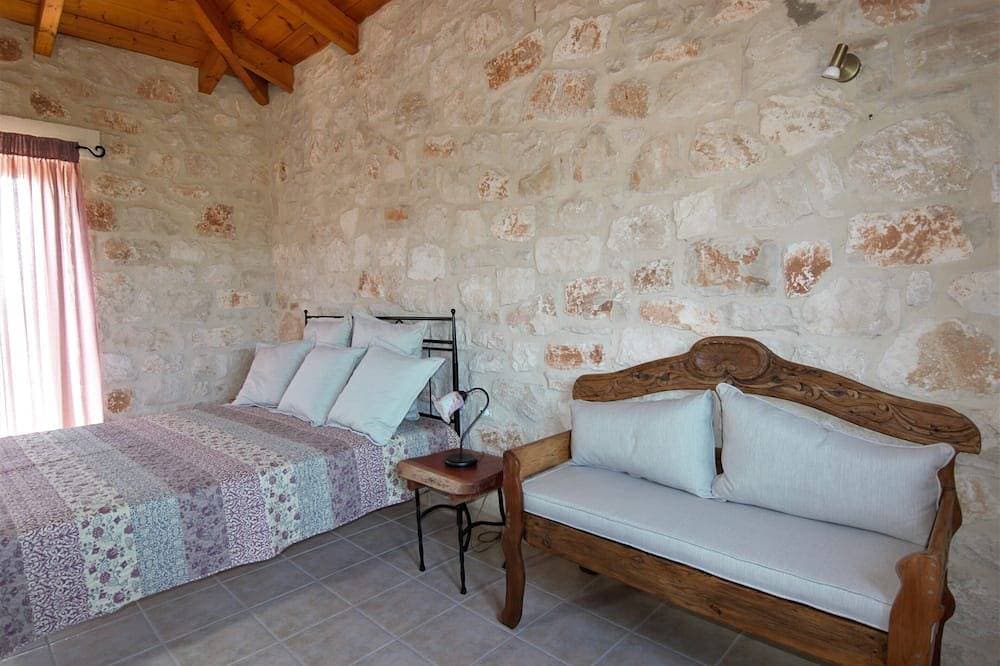 Foto 3 von 10: Rosemary Cottage, Lioriza Houses Zakynthos