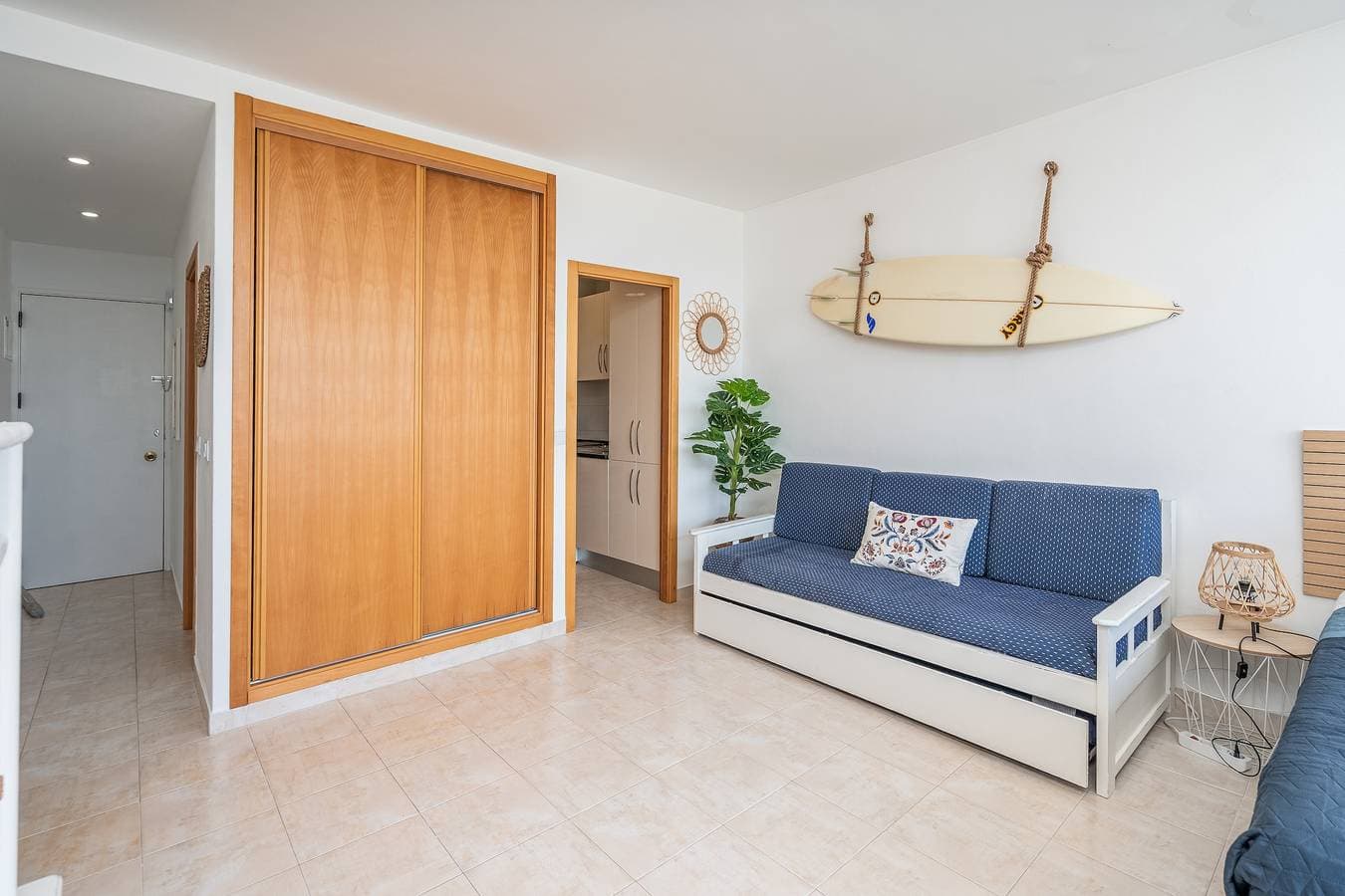 Foto 3 von 22: Ferienwohnung 'Modern Beach' mit Meerblick, Wi-Fi und Klimaanlage