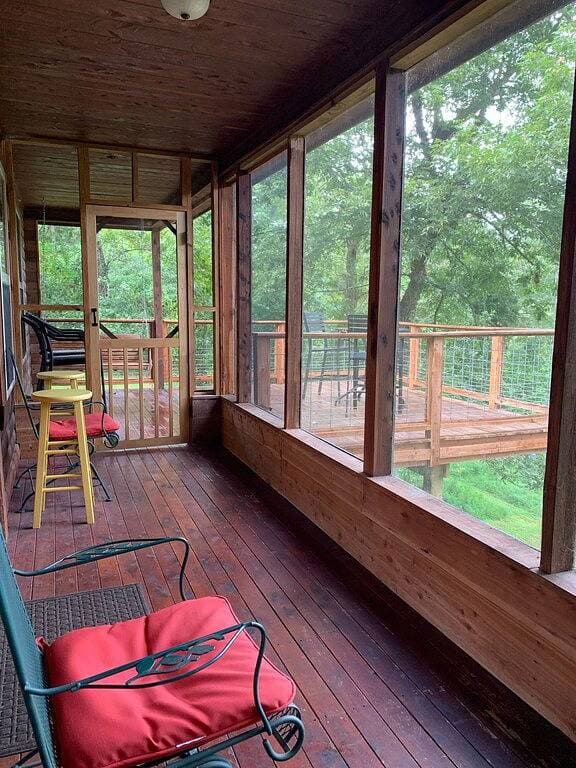 Foto 10 von 29: Delightful Log House on the Little Red River with hot tub!