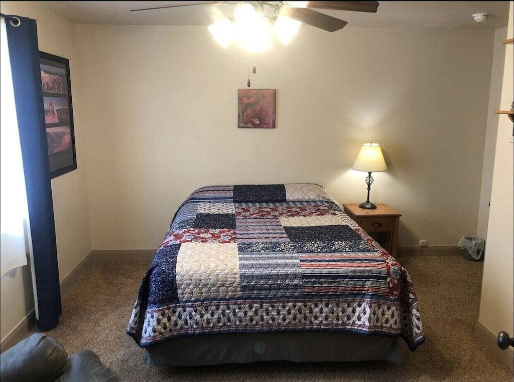 Foto 2 von 27: Zion getaway 4 bedroom apt within my home! Private & separate from owners area!