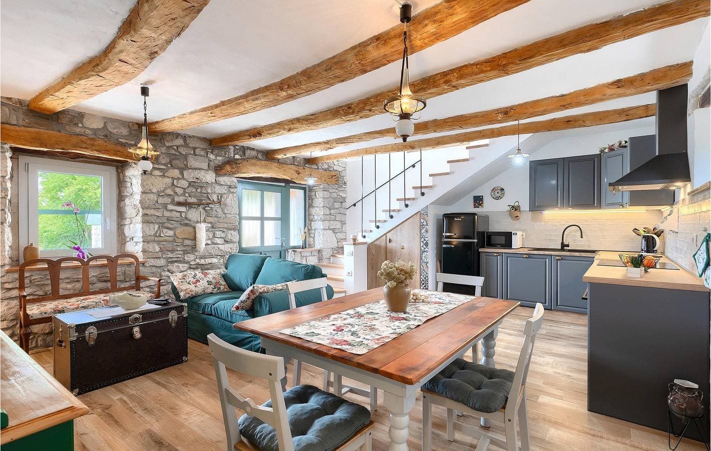 Foto 5 von 37: Gemütliche Ferienwohnung mit Pool und WLAN in der Nähe des Flusses und von Restaurants