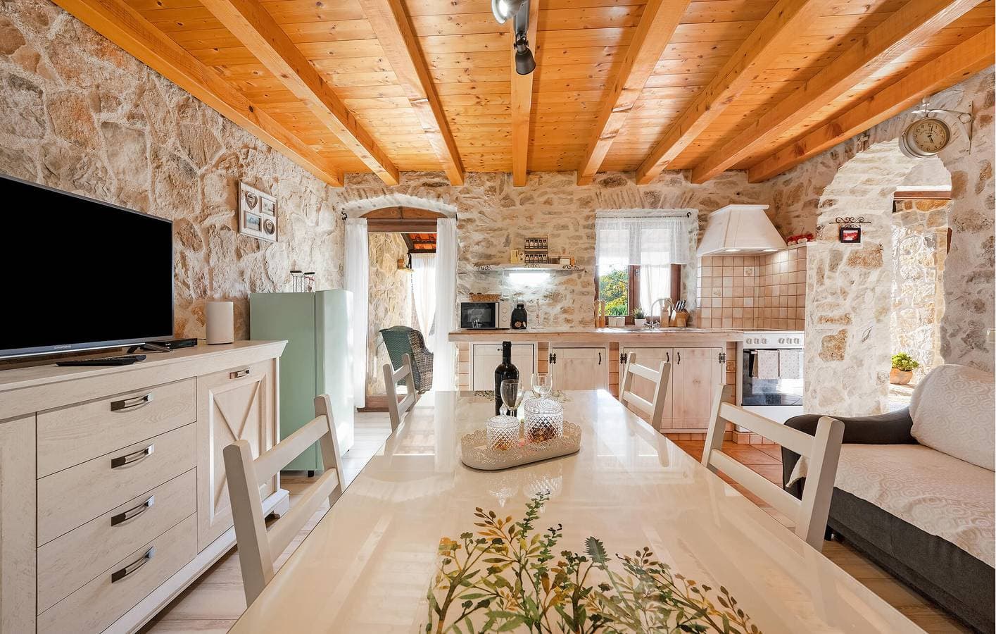 Foto 13 von 37: Gemütliche 1-Zimmer-Wohnung mit Pool und Terrasse in der Nähe des Flusses Krka