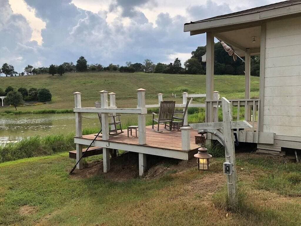 Foto 13 von 32: ★ Tinyhouse - Fishhouse auf unserem 2 Hektar großen Catfish Pond Sleeps 3 - Genießen Sie Farmglamping
