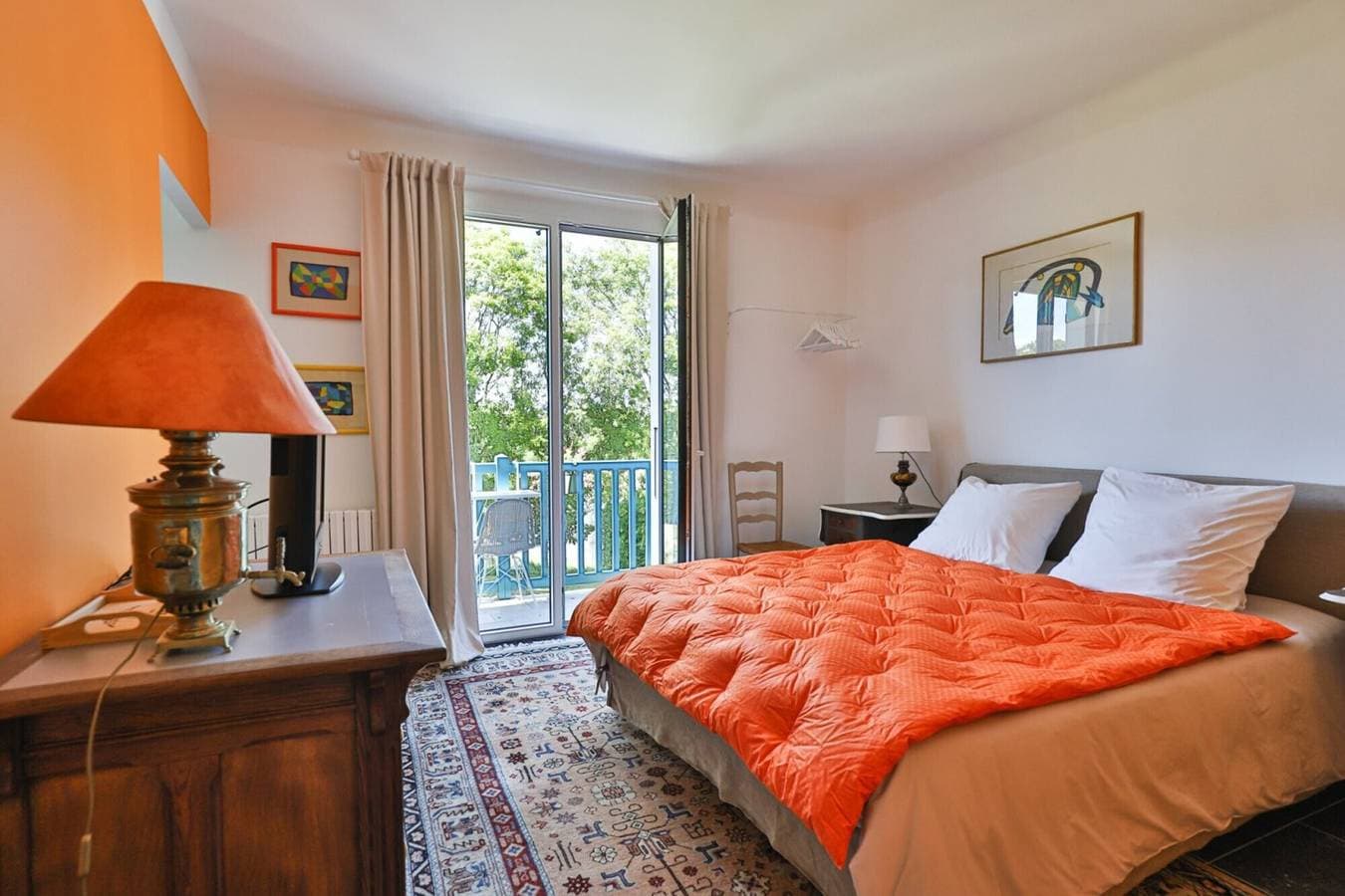 Foto 3 von 13: Gästezimmer 'Txori Etxea - Chambre Orange' mit Pool, Terrasse, Frühstück