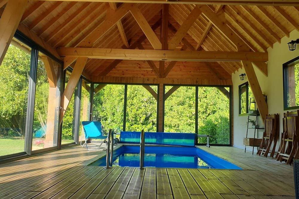 Gîte de Lieurey: Norman villa with heated indoor pool 1