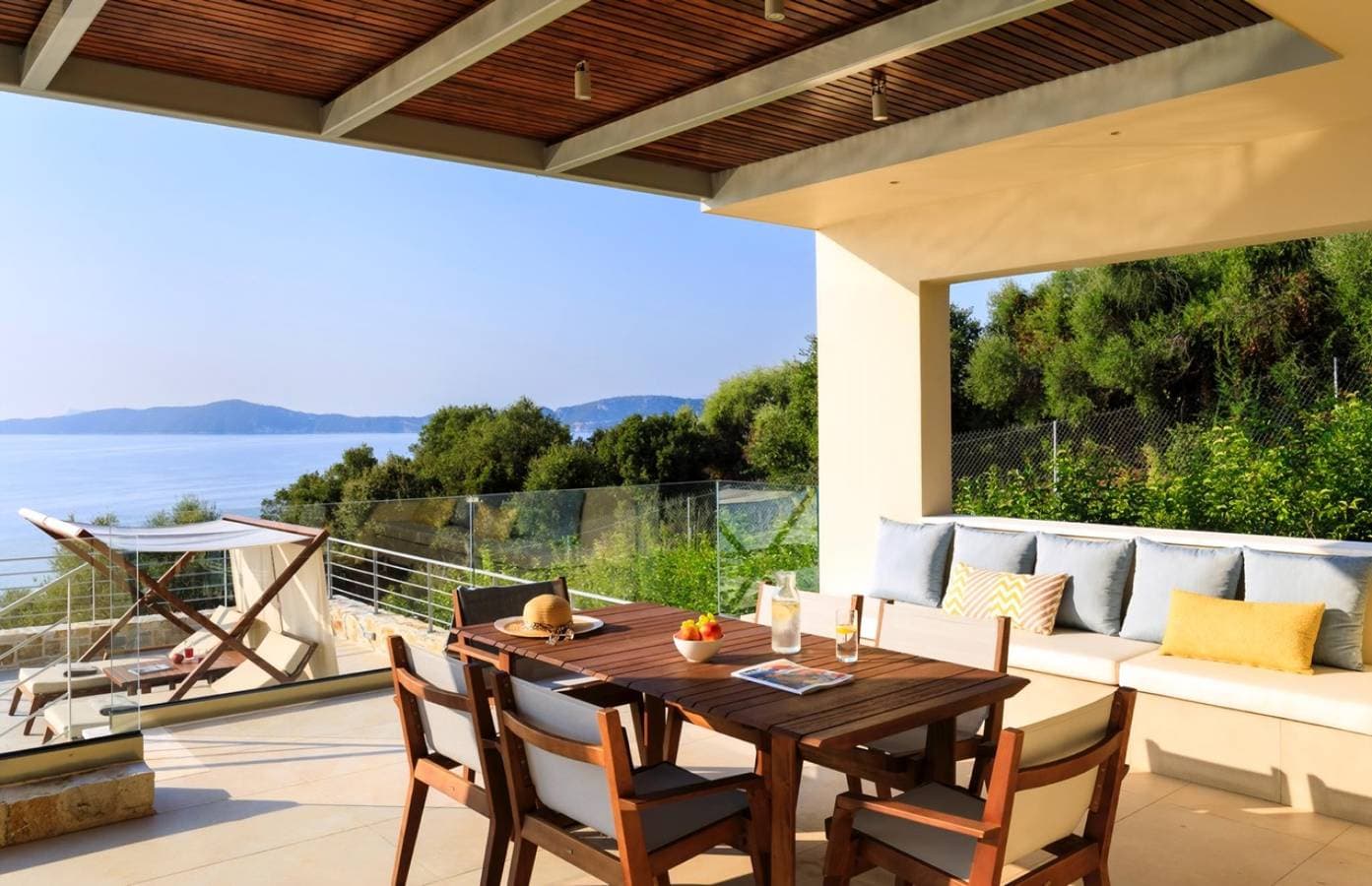 Foto 4 von 32: Elegant Contemporary Villa with Mesmerising Ionian Views and Sea Access